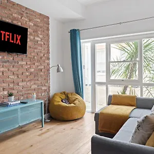  Apartment Urban Elegance - 2 Bed Luxury Retreat
